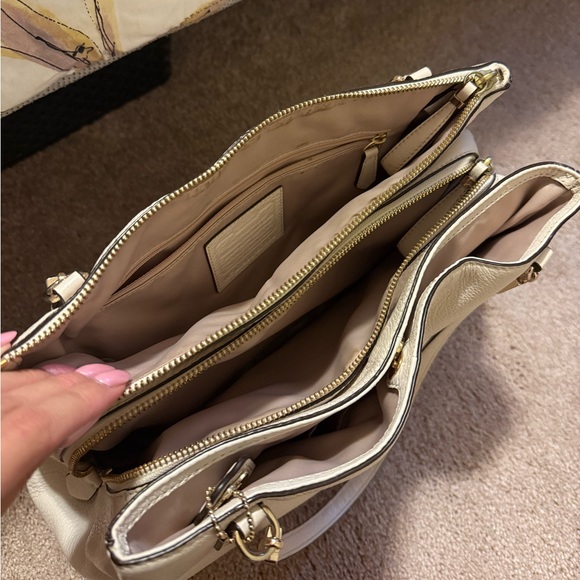 Coach Pebbled Leather Off White Shoulder Bag - Picture 7 of 8